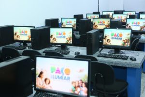 Fred Campos amplia investimentos na educação e entrega nova quadra e laboratório em Paço do Lumiar