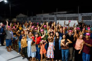 Maedja Campos reúne multidão em Cidelândia e recebe apoio do vereador Júnior Katitu